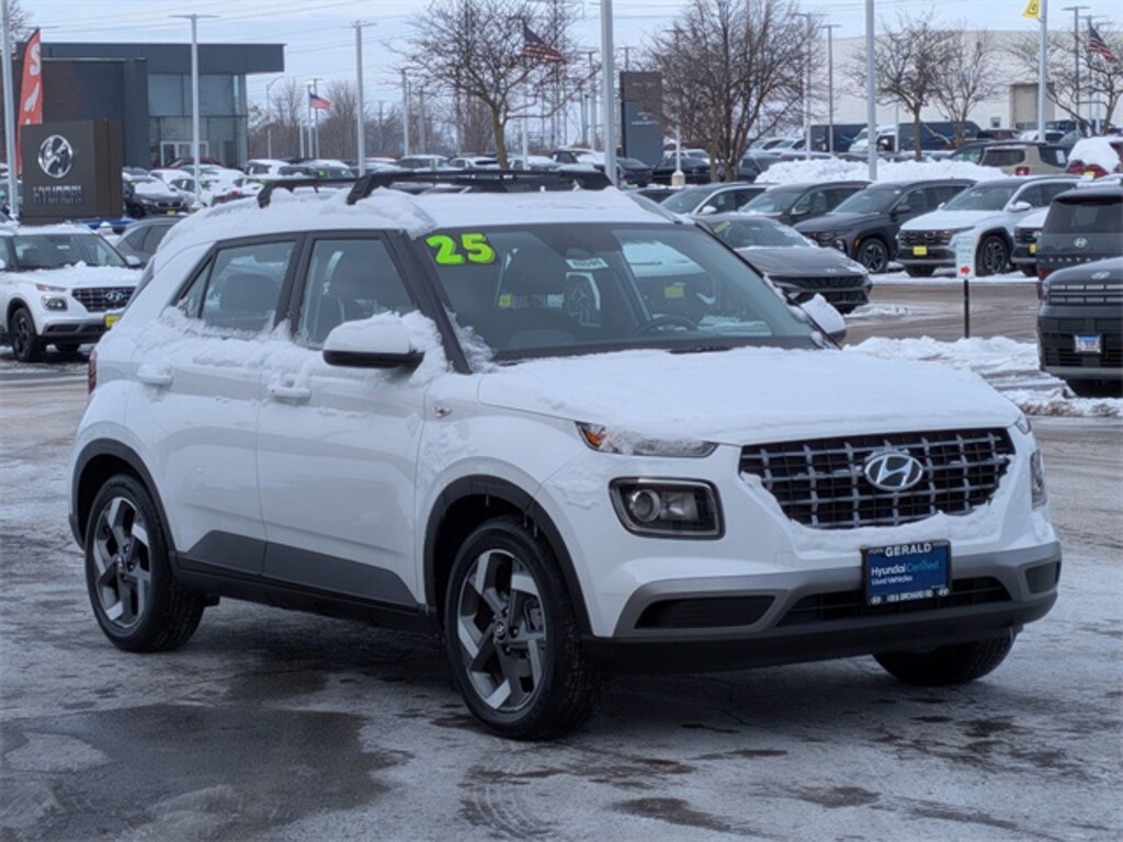 Used 2025 Hyundai Venue SEL SUV
