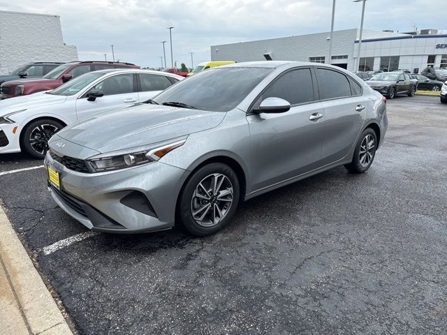 2023 Kia Forte LXS AT's photo
