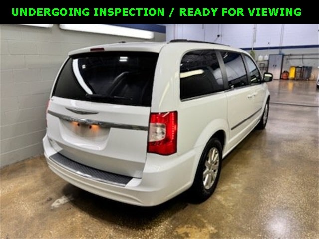 Used 2014 Chrysler Town & Country Touring with VIN 2C4RC1BG4ER447829 for sale in North Aurora, IL