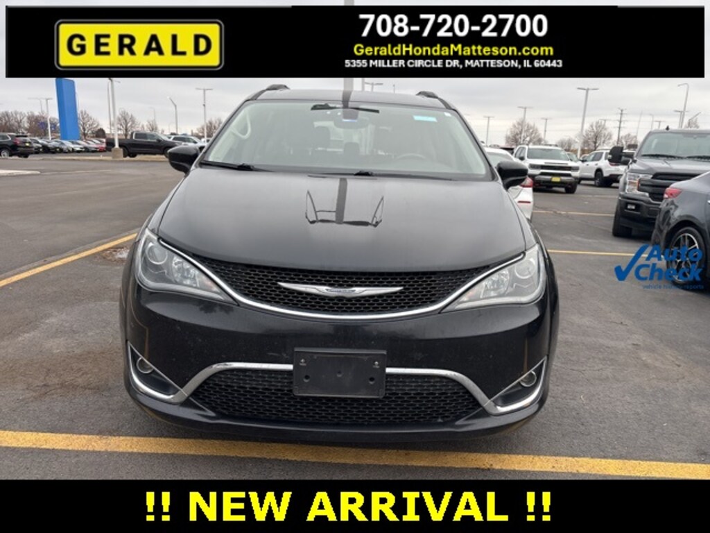 Used 2017 Chrysler Pacifica Touring-L Van