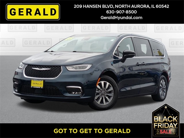 2025 Chrysler Pacifica PHEV Select's photo