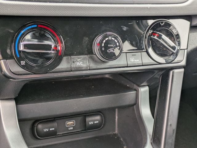 2025 Kia Seltos LX - Photo 18