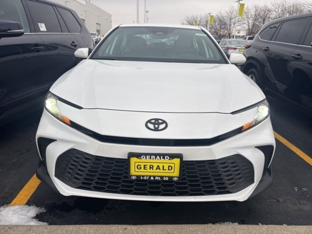 Used 2025 Toyota Camry SE Sedan