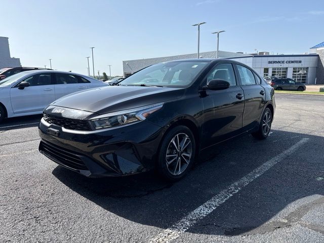 2022 Kia Forte LXS AT's photo