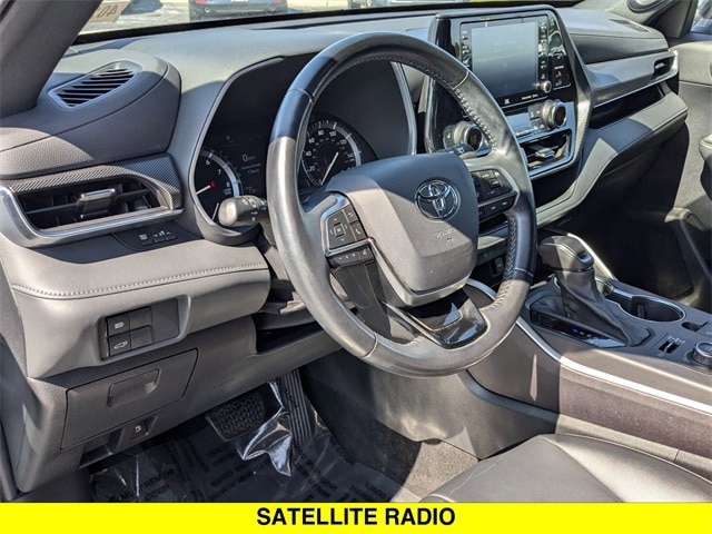 Certified 2021 Toyota Highlander XSE with VIN 5TDJZRBH1MS136304 for sale in North Aurora, IL