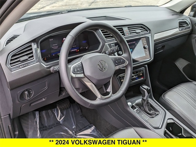 Used 2024 Volkswagen Tiguan SE with VIN 3VV3B7AX4RM106765 for sale in North Aurora, IL