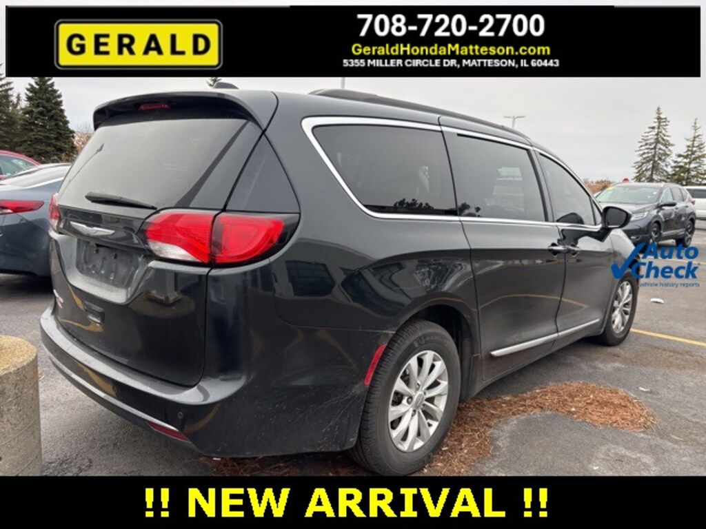 Used 2017 Chrysler Pacifica Touring-L Van