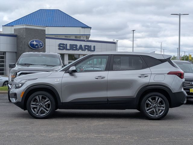 2023 Kia Seltos LX - Photo 8