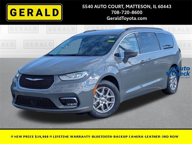 2022 Chrysler Pacifica Touring L's photo