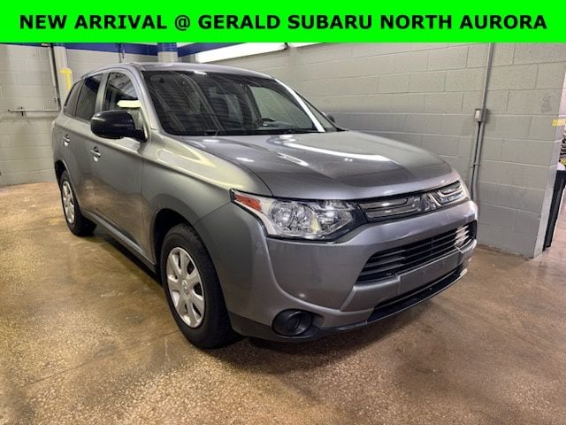 2014 Mitsubishi Outlander ES FWD's photo