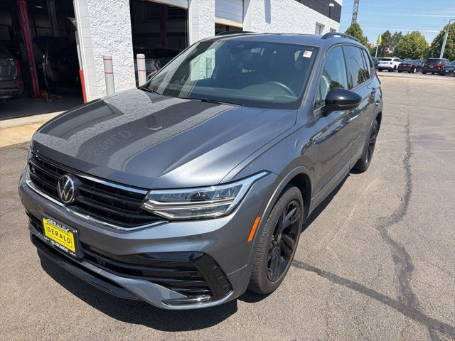 2023 Volkswagen Tiguan 2.0T SE R-Line Black 4Motion's photo
