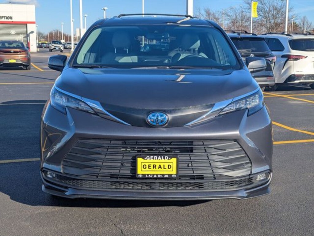 Used 2025 Toyota Sienna XLE 7 Passenger Van Passenger Van
