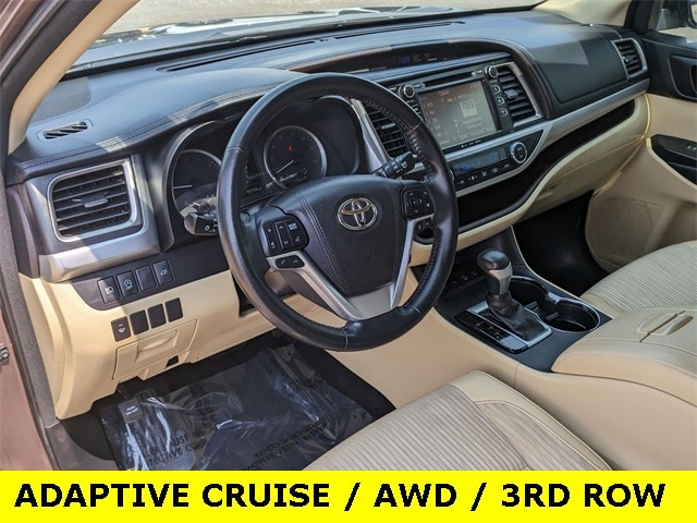 Used 2017 Toyota Highlander LE Plus with VIN 5TDBZRFH9HS368878 for sale in North Aurora, IL