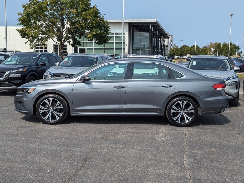 Used 2021 Volkswagen Passat SE with VIN 1VWSA7A38MC011076 for sale in North Aurora, IL