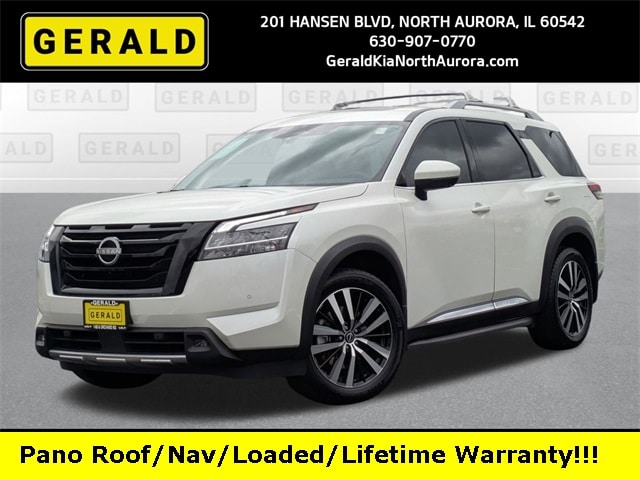 2023 Nissan Pathfinder Platinum's photo