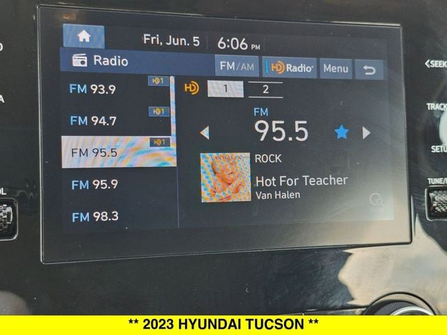 2023 Hyundai Tucson SE - Photo 17