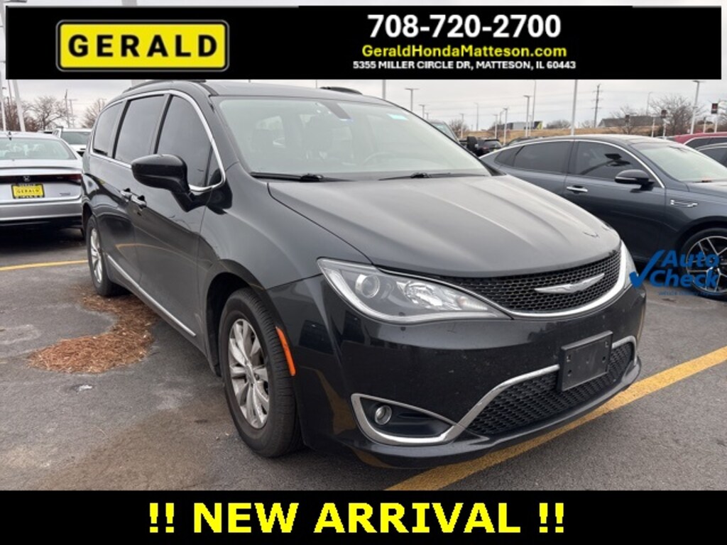 Used 2017 Chrysler Pacifica Touring-L Van