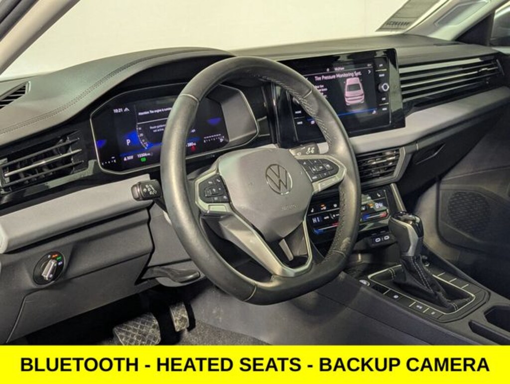Used 2025 Volkswagen Jetta 1.5T SE Sedan