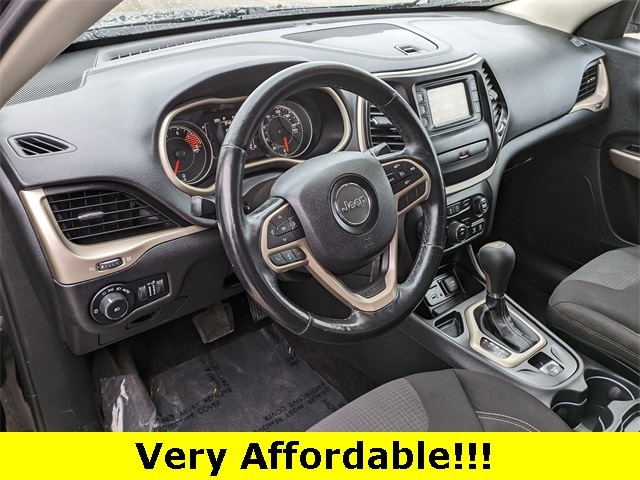 Used 2017 Jeep Cherokee Latitude with VIN 1C4PJLCS1HW577915 for sale in North Aurora, IL