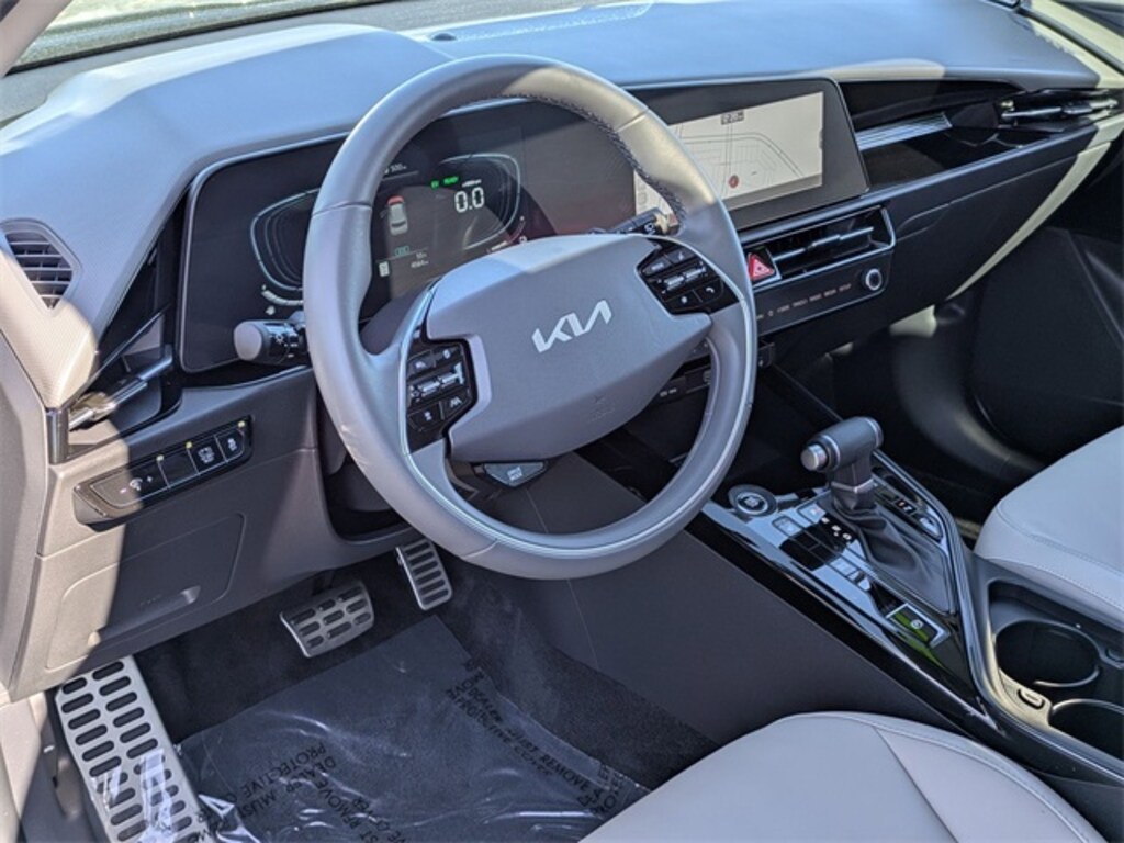 Used 2025 Kia Niro EX Touring SUV