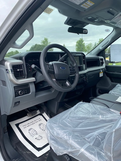 2026 Ford F-450 XL 4x4 SuperCab 168-In DRW's photo