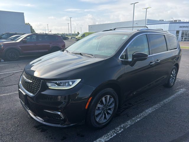 2021 Chrysler Pacifica Touring L's photo