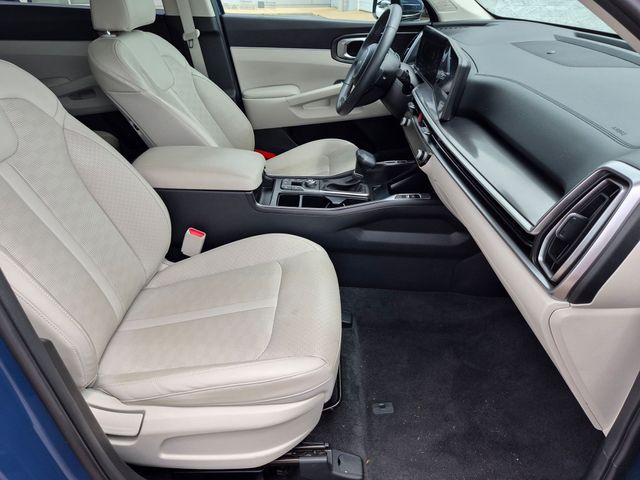 2025 Kia Sorento S - Photo 32