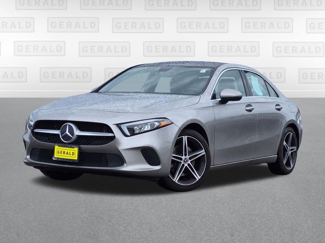 2019 Mercedes-Benz A-Class A220 4MATIC's photo
