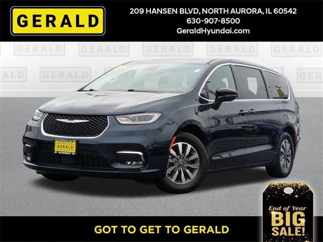 2025 Chrysler Pacifica PHEV Select's photo