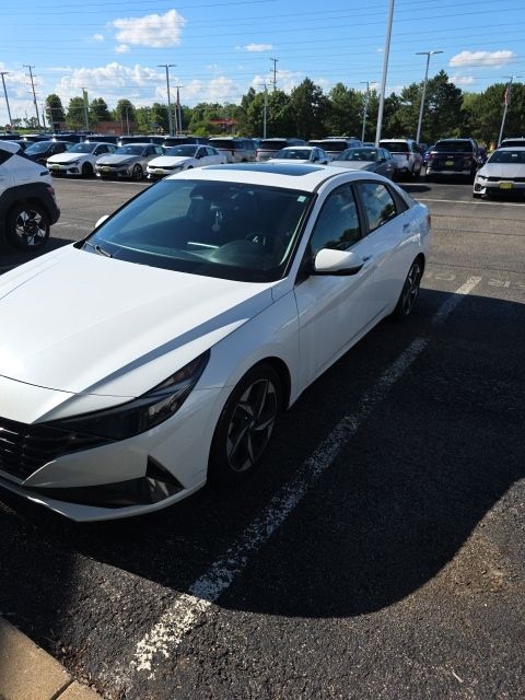 2021 Hyundai Elantra 2.0 Limited IVT's photo