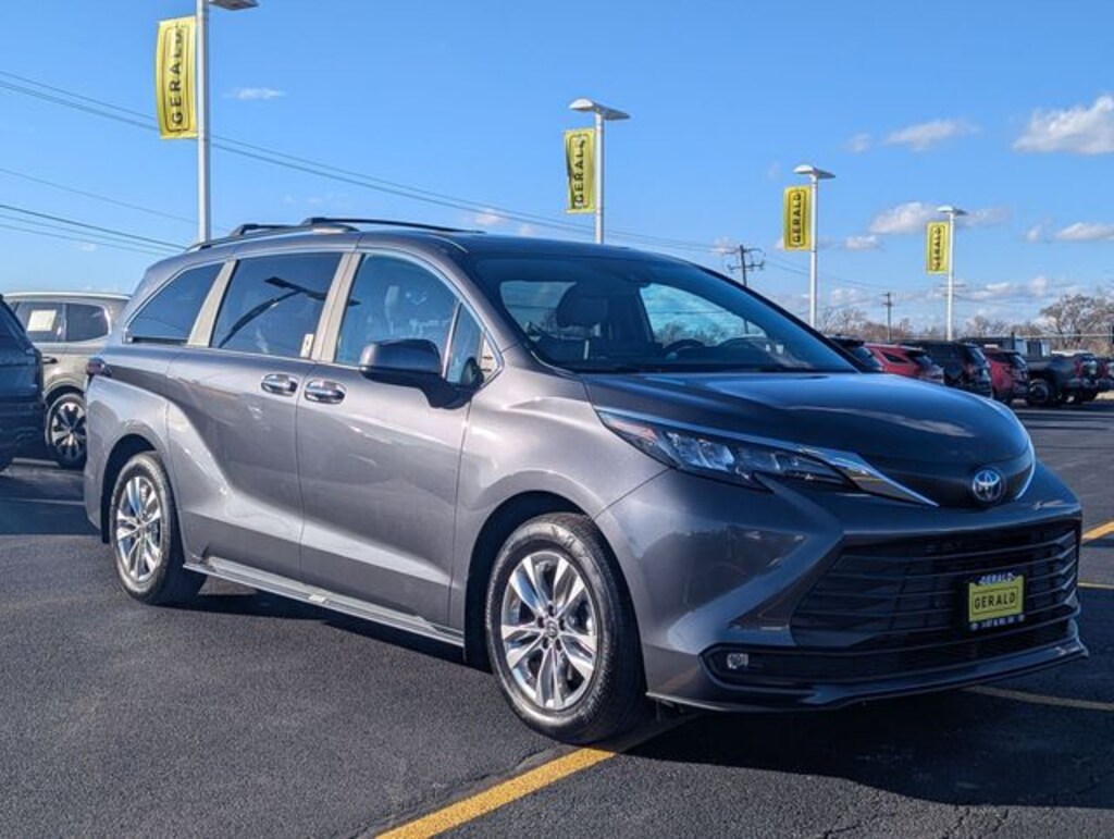 Used 2025 Toyota Sienna XLE 7 Passenger Van Passenger Van