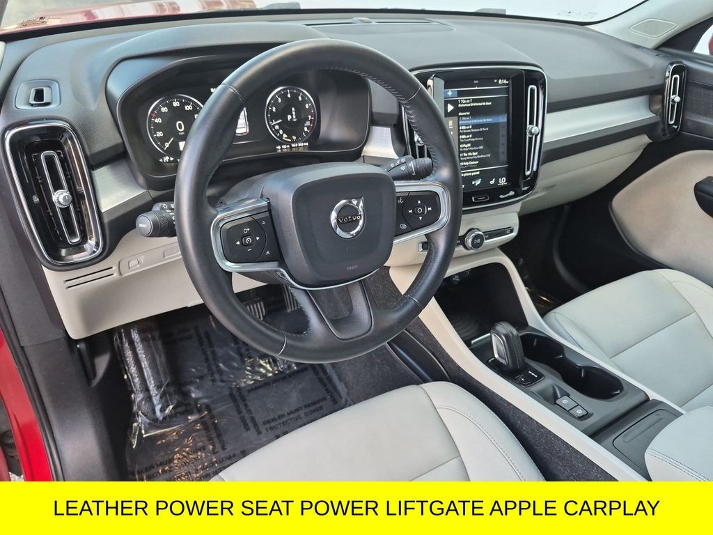 Used 2019 Volvo XC40 T4 Momentum SUV
