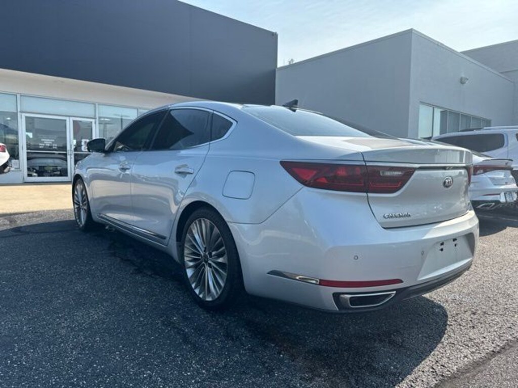 Used 2018 Kia Cadenza Limited Sedan