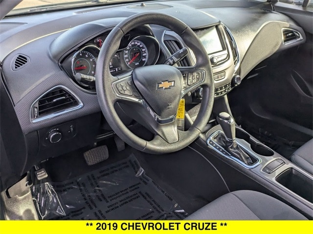 Used 2019 Chevrolet Cruze LT with VIN 1G1BE5SM2K7105780 for sale in North Aurora, IL