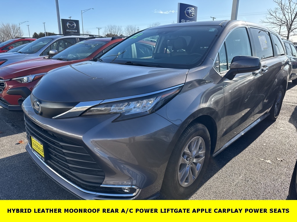 Used 2022 Toyota Sienna XLE 8 Passenger Van Passenger Van