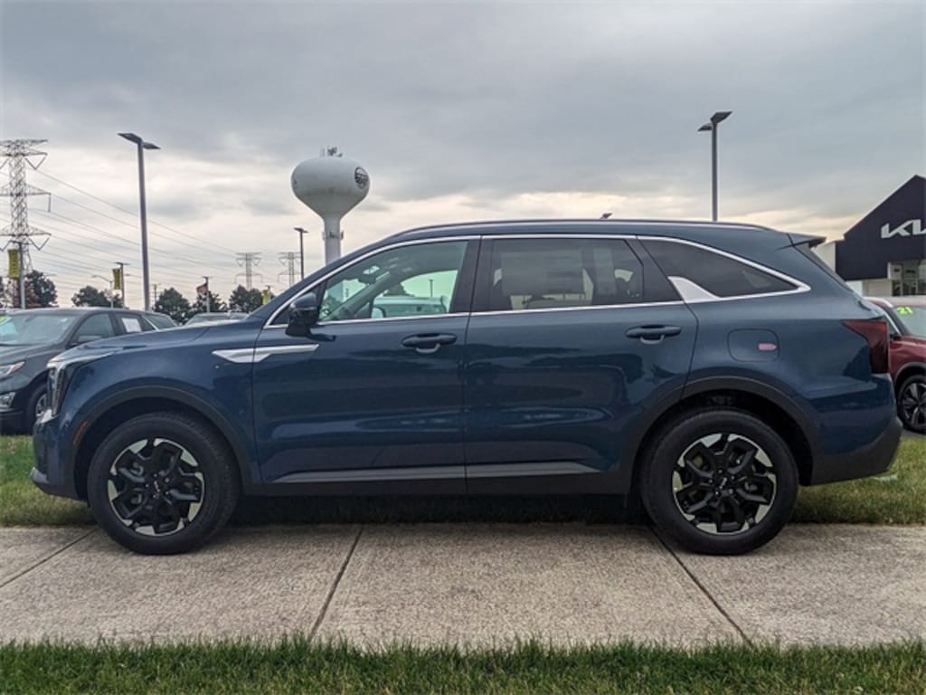 Used 2025 Kia Sorento S SUV