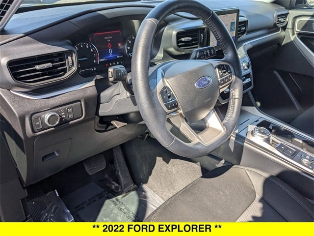 Used 2022 Ford Explorer XLT with VIN 1FMSK8DH5NGA75949 for sale in North Aurora, IL