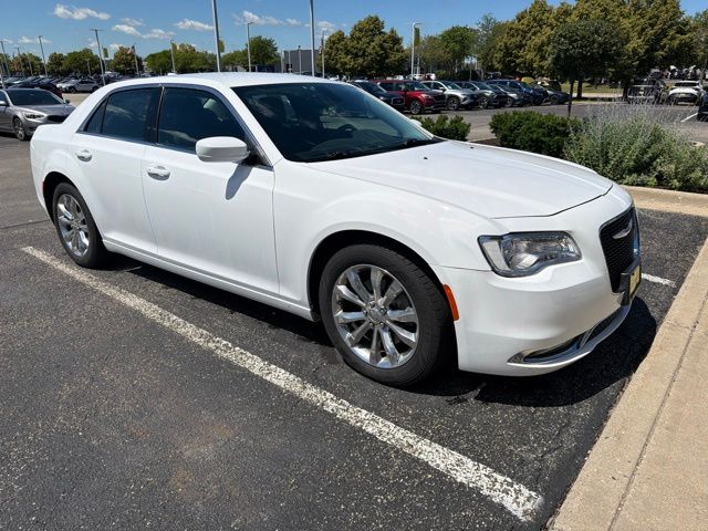 Used 2016 Chrysler 300 Limited with VIN 2C3CCARG4GH198425 for sale in North Aurora, IL