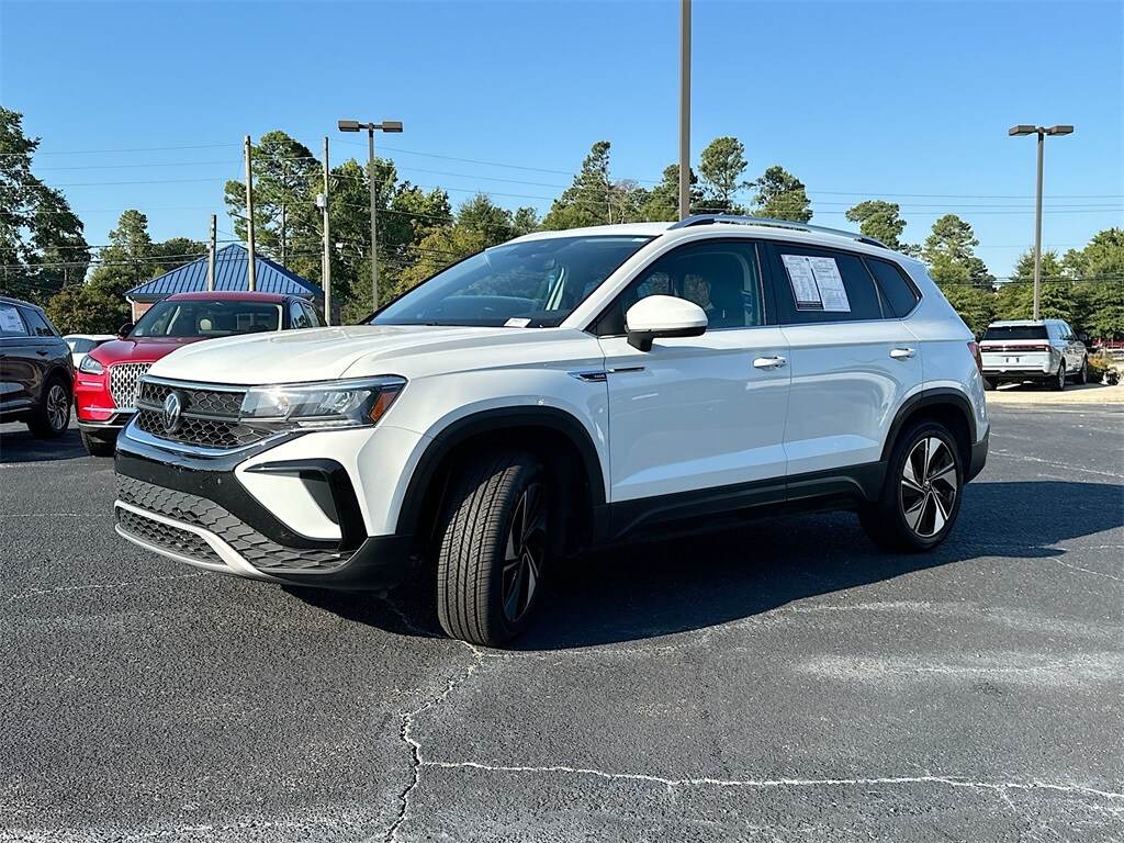 2024 Volkswagen Taos SE photo 2