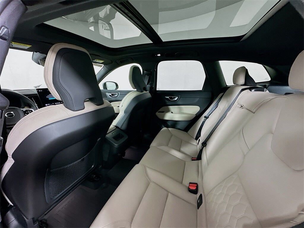 2026 Volvo XC60 B5 Plus photo 4