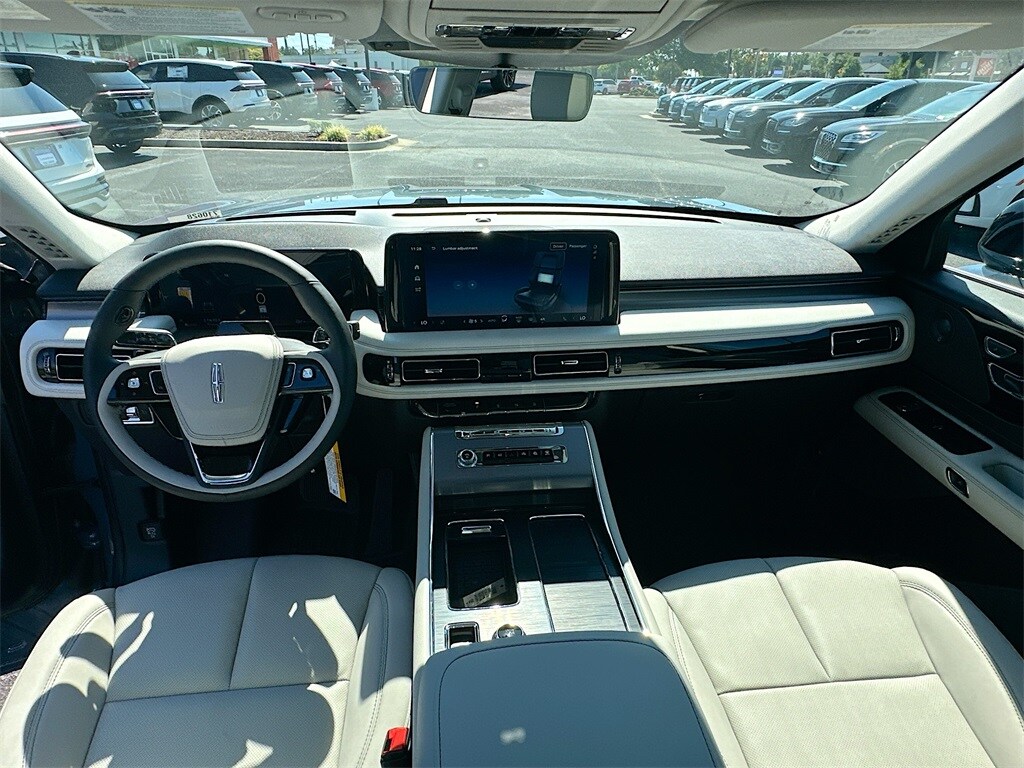 2025 Lincoln Aviator Premiere photo 3