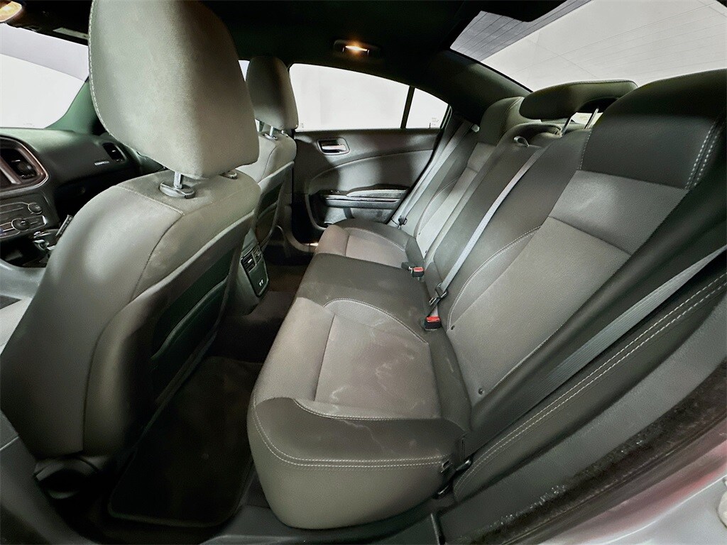 2016 Dodge Charger SE photo 4