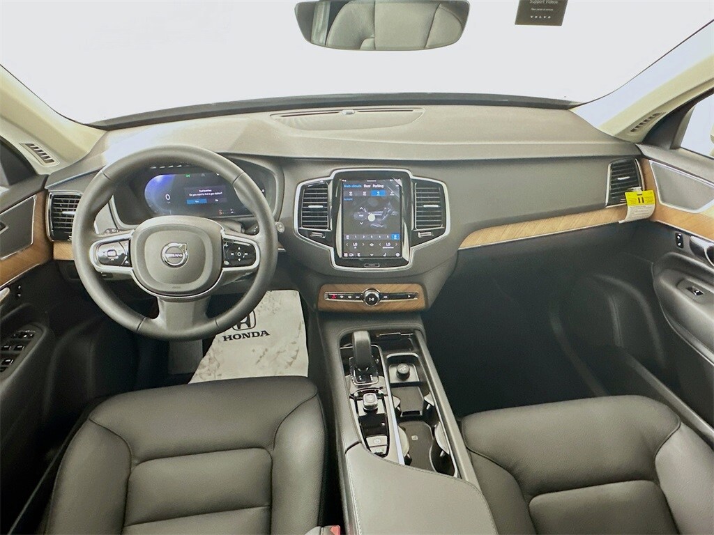 2025 Volvo XC90 T8 Plus photo 3