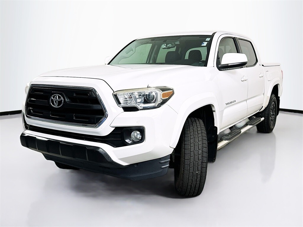 2017 Toyota Tacoma SR5 V6 photo 2