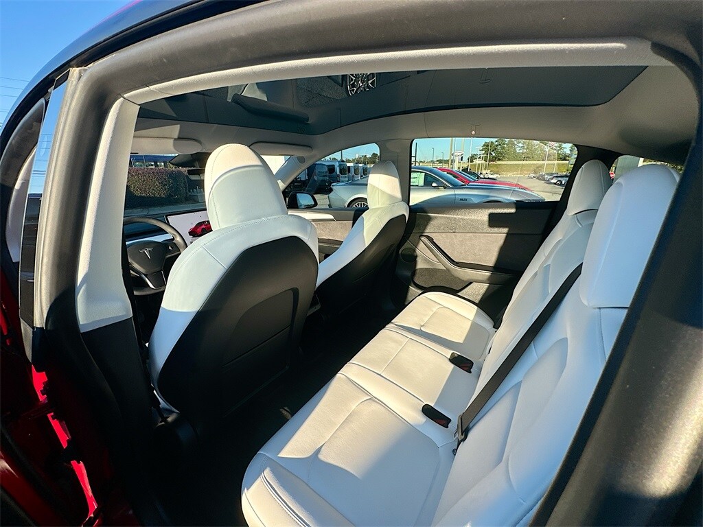 2024 Tesla Model Y Long Range photo 4
