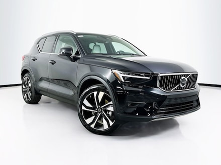 2025 Volvo XC40 B5 Ultra Bright Theme SUV