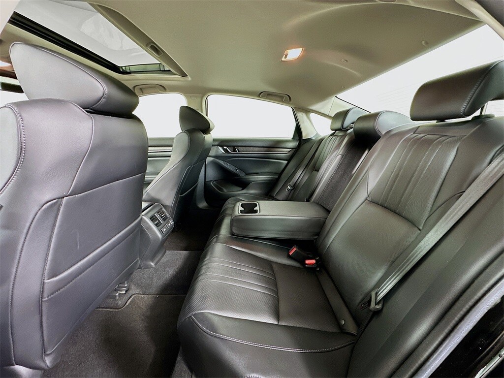 2022 Honda Accord Hybrid Touring photo 4