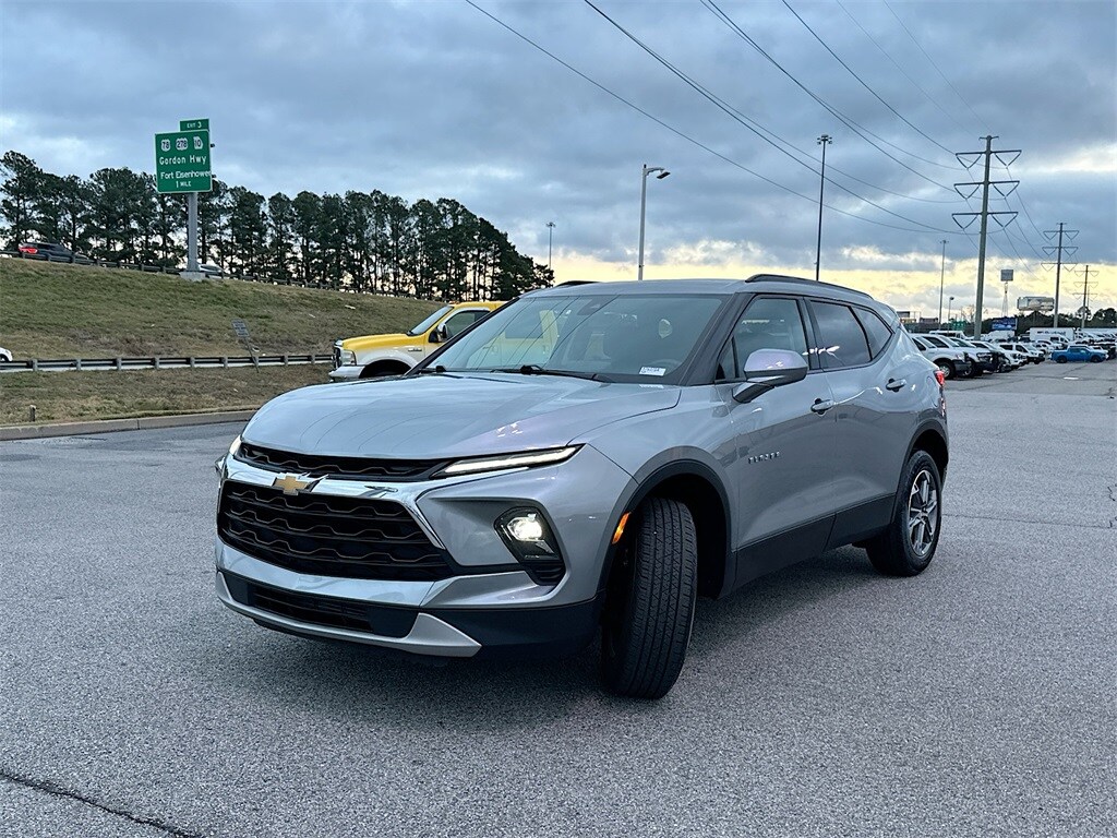 2023 Chevrolet Blazer photo 2