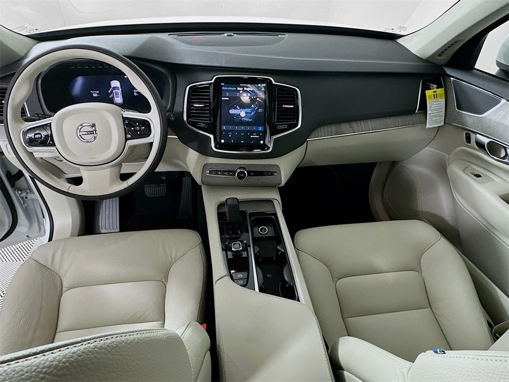 2025 Volvo XC90 T8 Plus photo 3