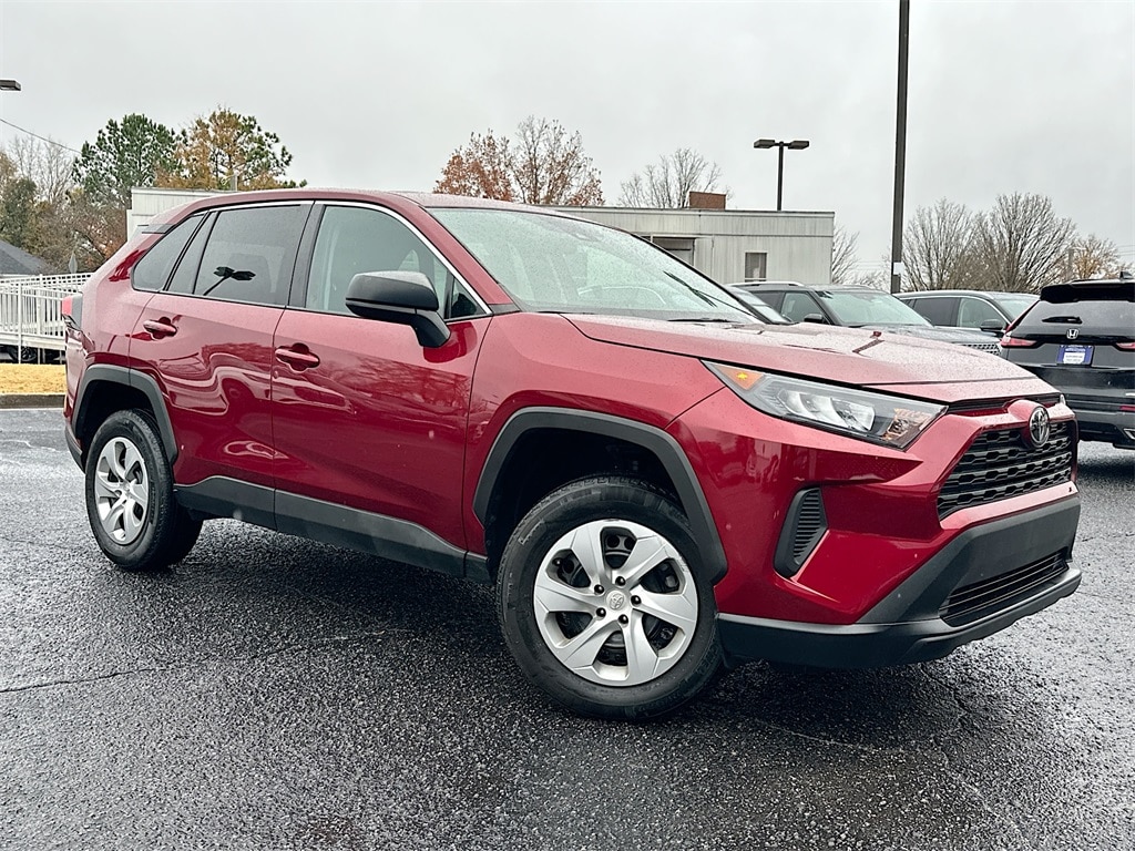 2022 Toyota RAV4 LE's photo